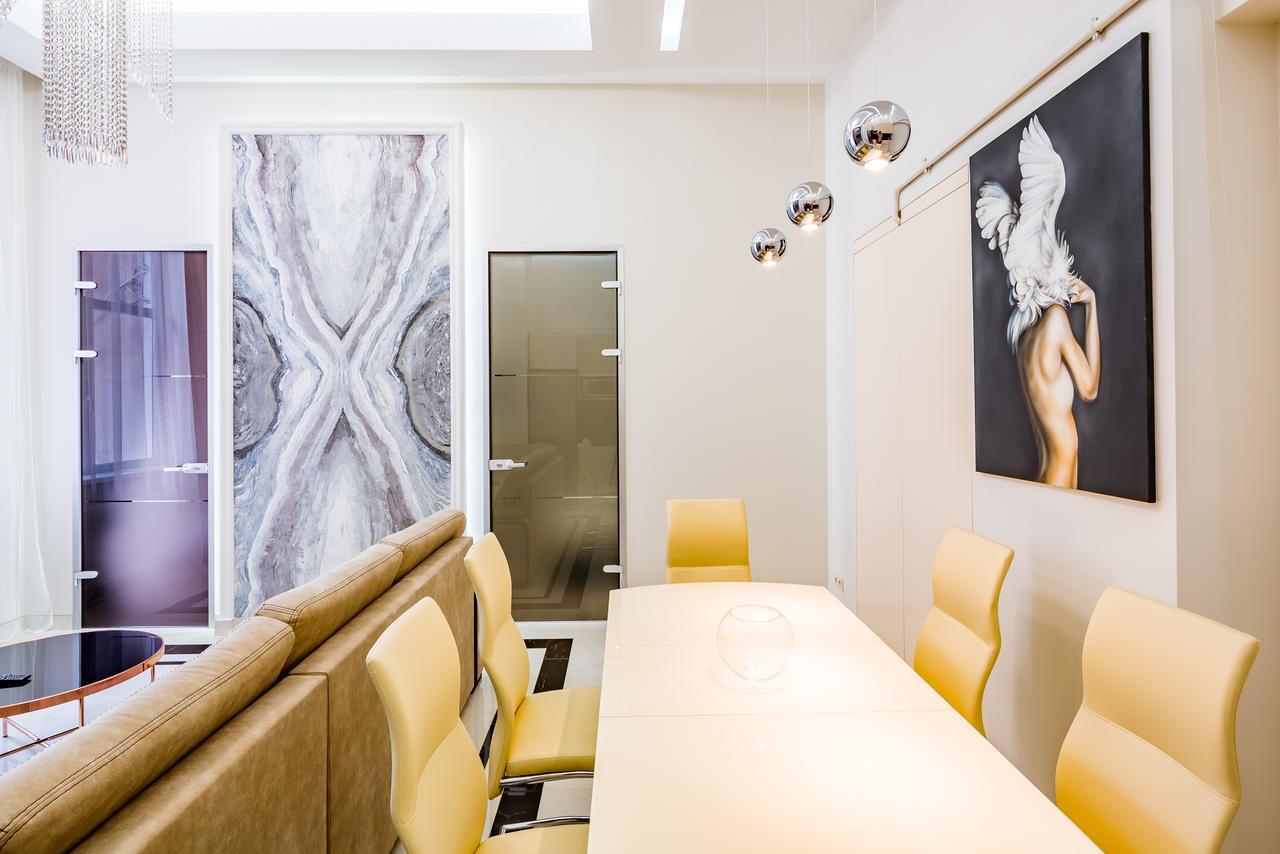 Leogrand Deluxe Apartments On Doroshenka 17 Lviv Exterior photo